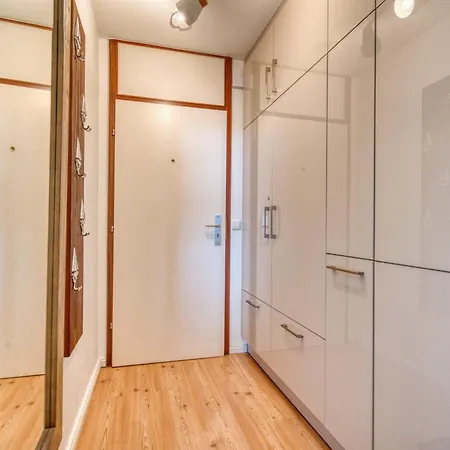 - Haus E, App 0e0603 *